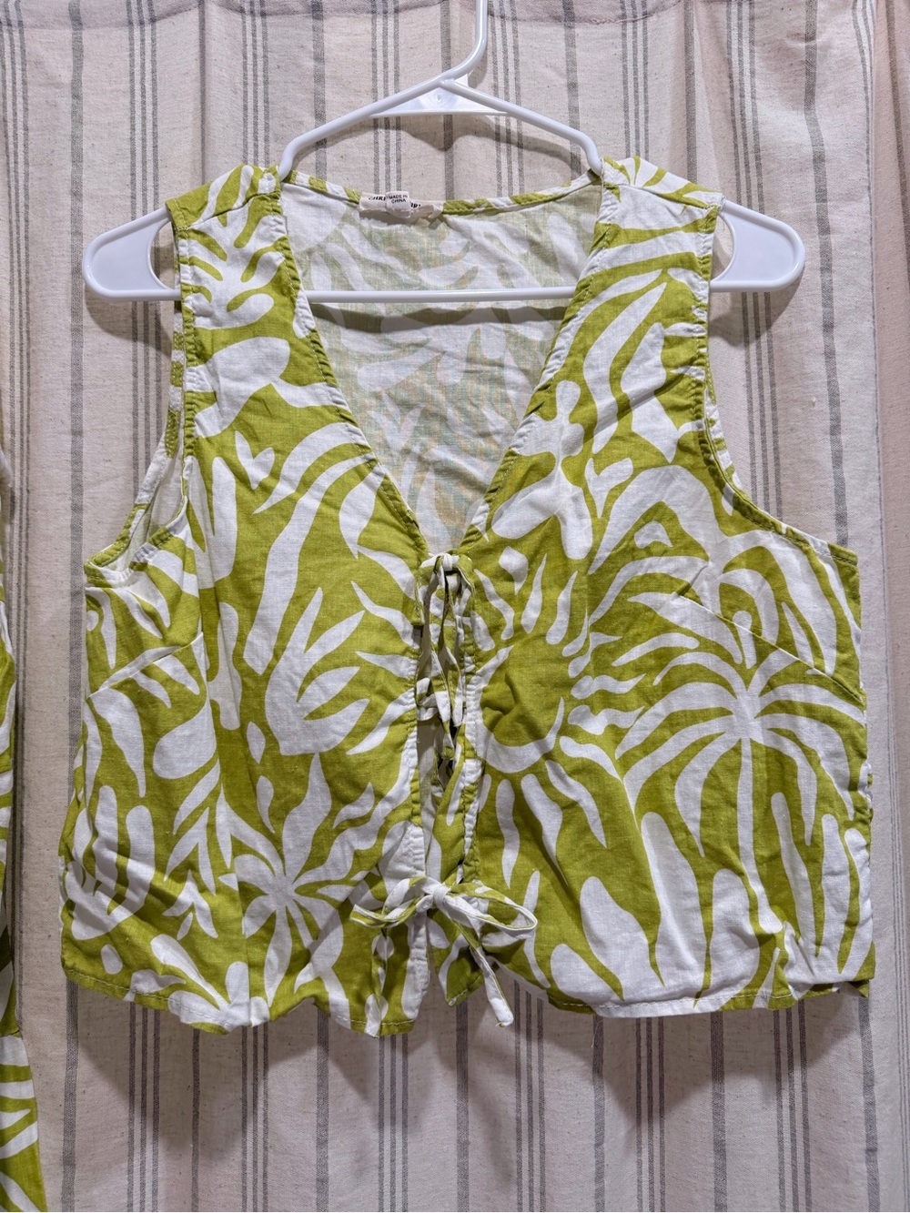 Hawaiian Lime Green and White Two-Piece Skirt Set - Picture 3 of 4